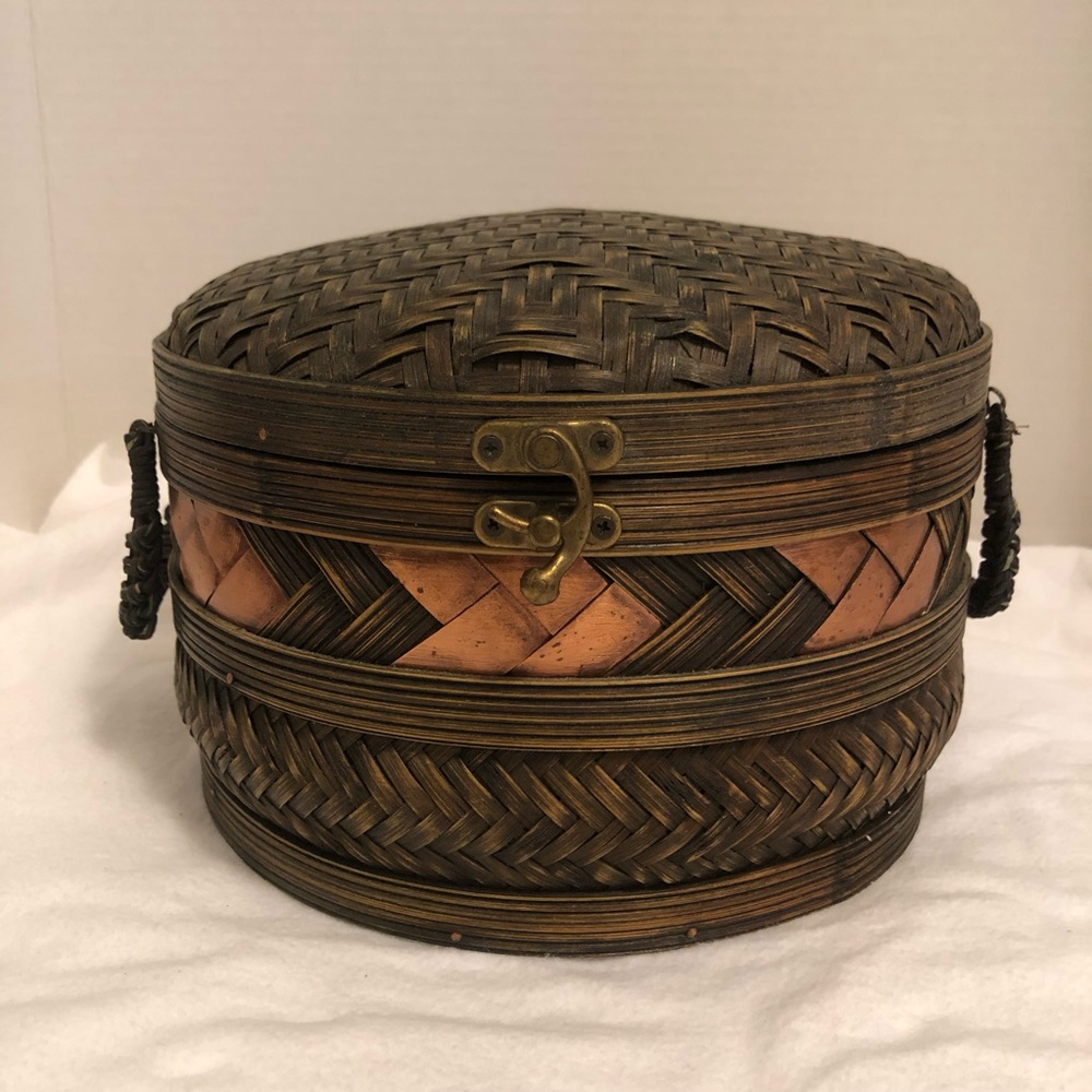 Wicker Woven Brown Round Storage Basket W/Lid Decorative 6 Inch Tall